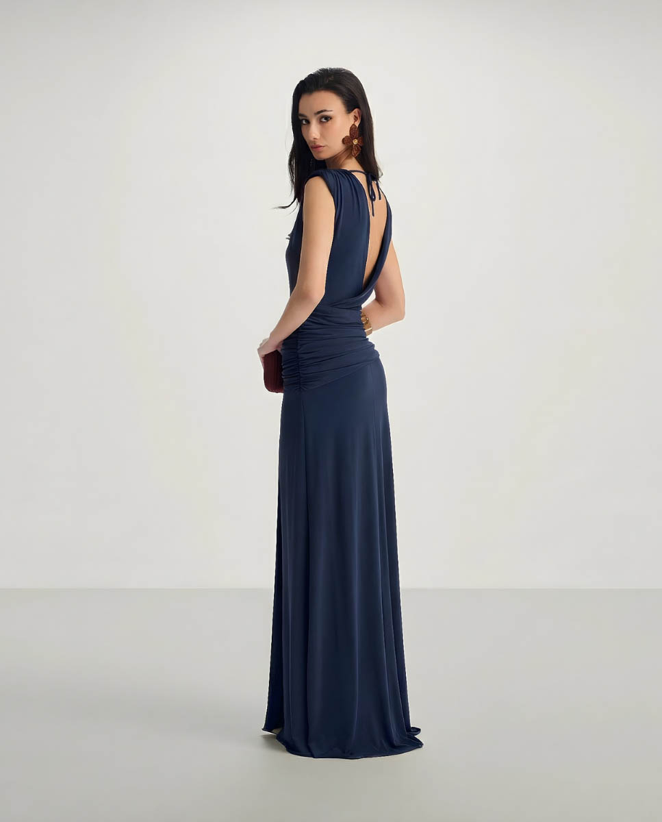 VESTIT SOLENNE